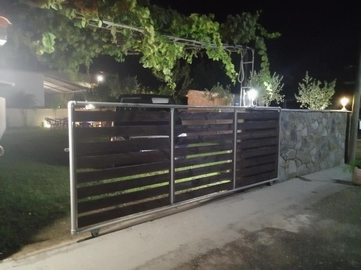 Апарт отель Ο Ακλόνητος Неа-Мессагала Экстерьер фото